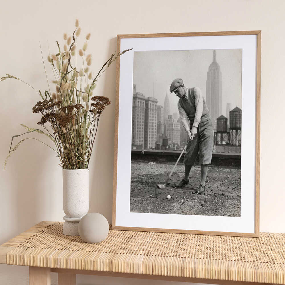 Rooftop Golf in New York - Art Print by Andreas Magnusson