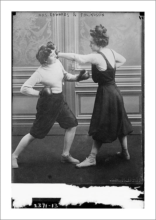 WOMEN BOXING PRINT: Female Fighting Photo Art Print