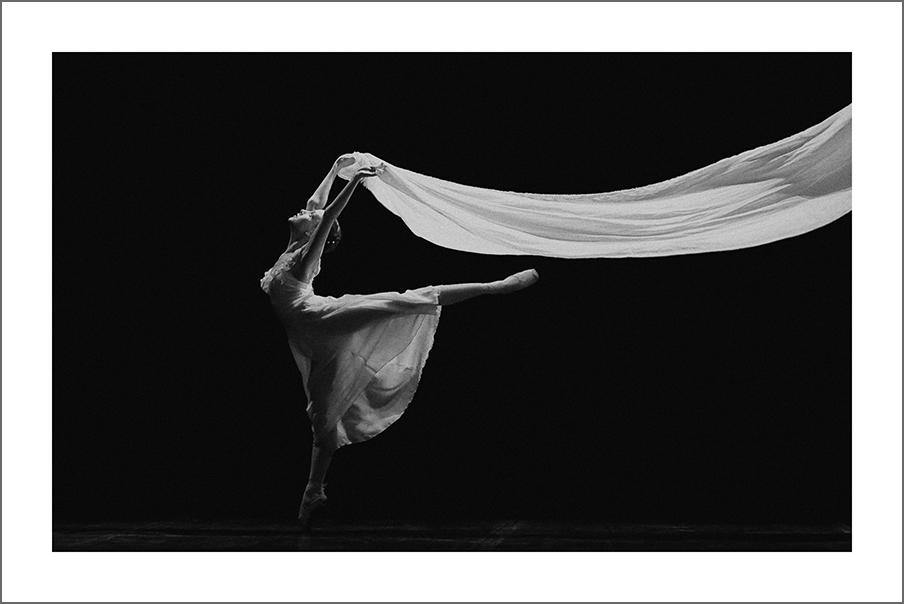 BALLET DANCER PRINT: Black and White Photo Art - Pimlico Prints